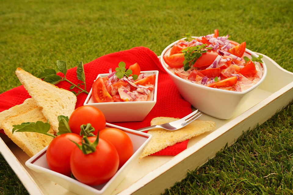 Letní tomatový salát