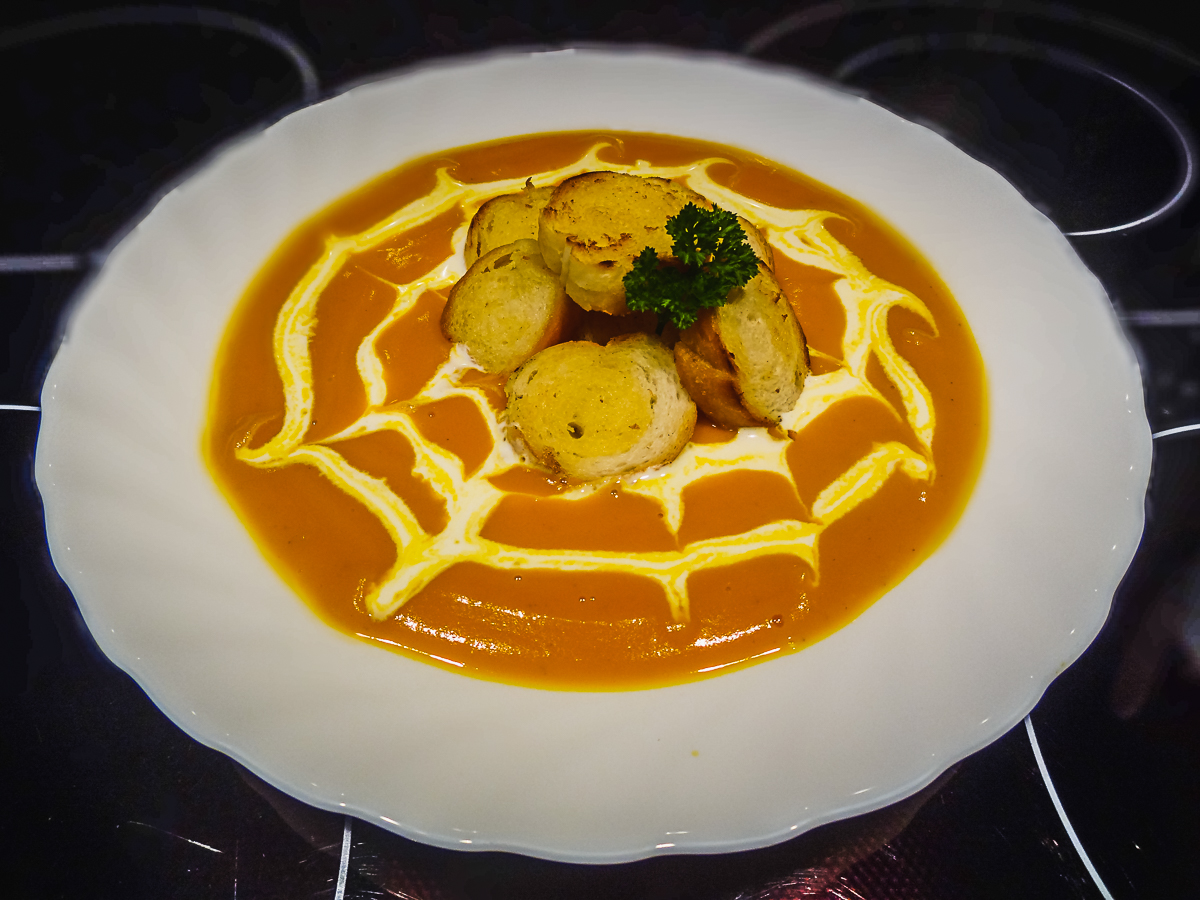 Jemně pikantní smetanová polévka z dýně Hokkaidó